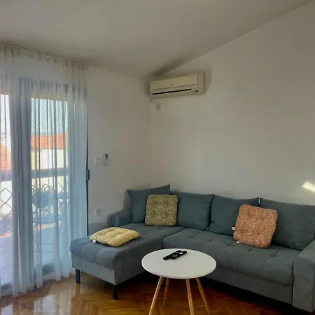 Goldy Daire Biograd Na Moru