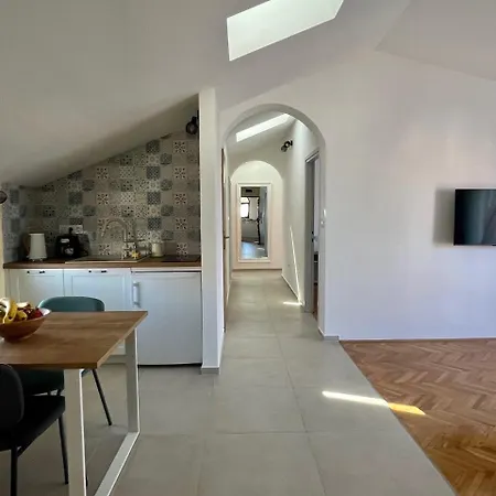 Goldy Biograd Na Moru